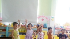 MỘT GIỜ HỌC HÁT CỦA CÁC BÉ NHỠ 1 MỘT GIỜ HỌC HÁT CỦA CÁC BÉ NHỠ 1