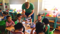 HOẠT ĐỘNG CẮT DÁN ẢNH CỦA BÉ HOẠT ĐỘNG CẮT DÁN ẢNH CỦA BÉ