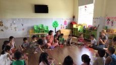 Giờ dạy học đếm của các bạn nhỏ Lớp Lớn 1 Giờ dạy học đếm của các bạn nhỏ Lớp Lớn 1